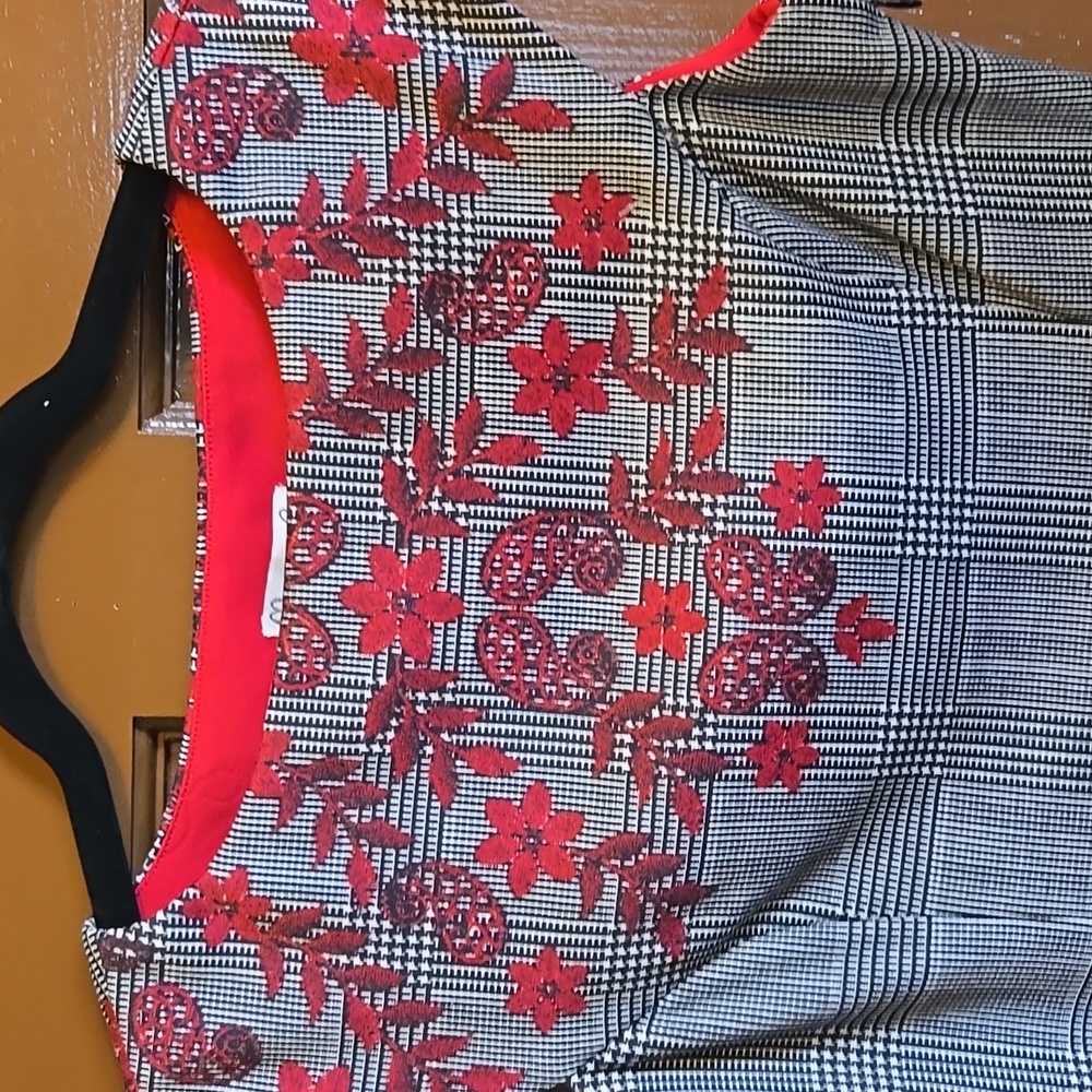 Maggie L-Blk/white plaid straight stretchy dress with red floral print Sz 6. - Picture 2 of 9